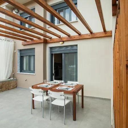 Amalthia & Αthena Beachfront Houses, Pefkohori #Feelslikehome 度假居