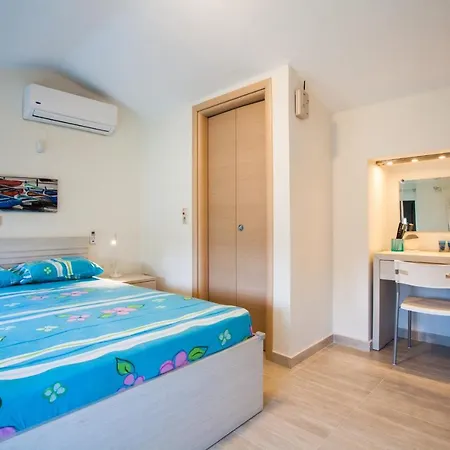 Amalthia & Αthena Beachfront Houses, Pefkohori #Feelslikehome 度假居 佩科霍里