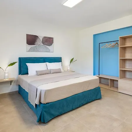 Amalthia & Αthena Beachfront Houses, Pefkohori #Feelslikehome Ferienhaus Pefkochori