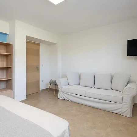#flh - Amalthia & αthena Beachfront In Pefkochori