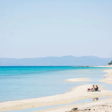 Amalthia & Αthena Beachfront Houses, Pefkohori #Feelslikehome Ferienhaus *