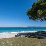 Amalthia & αthena Beachfront Houses, #feelslikehome Case de vacanță
