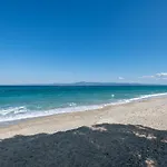 Amalthia & αthena Beachfront Houses, #feelslikehome * Pefkochori