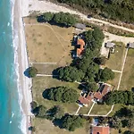 Case de vacanță Amalthia & αthena Beachfront Houses, #feelslikehome *