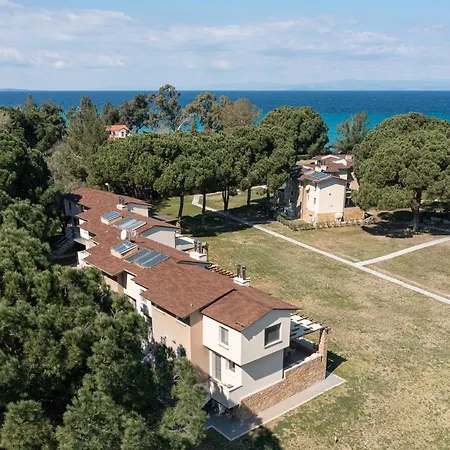 Amalthia & Αthena Beachfront Houses, Pefkohori #Feelslikehome Hébergement de vacances