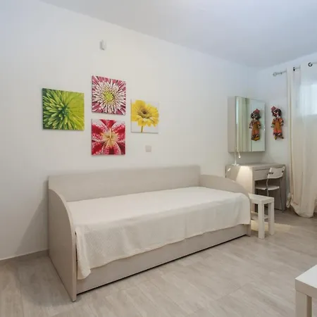 Holiday home Amalthia & Αthena Beachfront Houses, Pefkohori #Feelslikehome